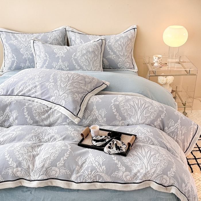 91家纺网 家纺一手货源 找家纺 懒猫家纺 2025新款包边款雕花牛奶绒四件套 法式花园-灰