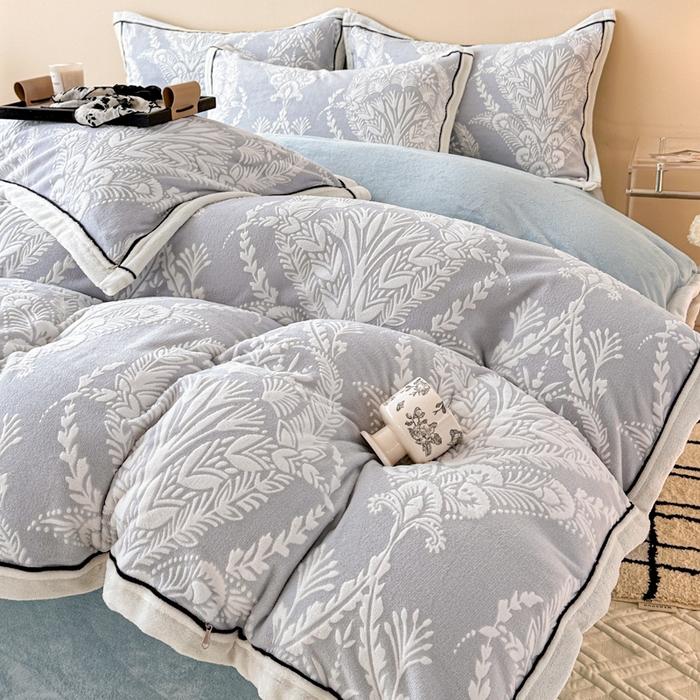 91家纺网 家纺一手货源 找家纺 懒猫家纺 2025新款包边款雕花牛奶绒四件套 法式花园-灰