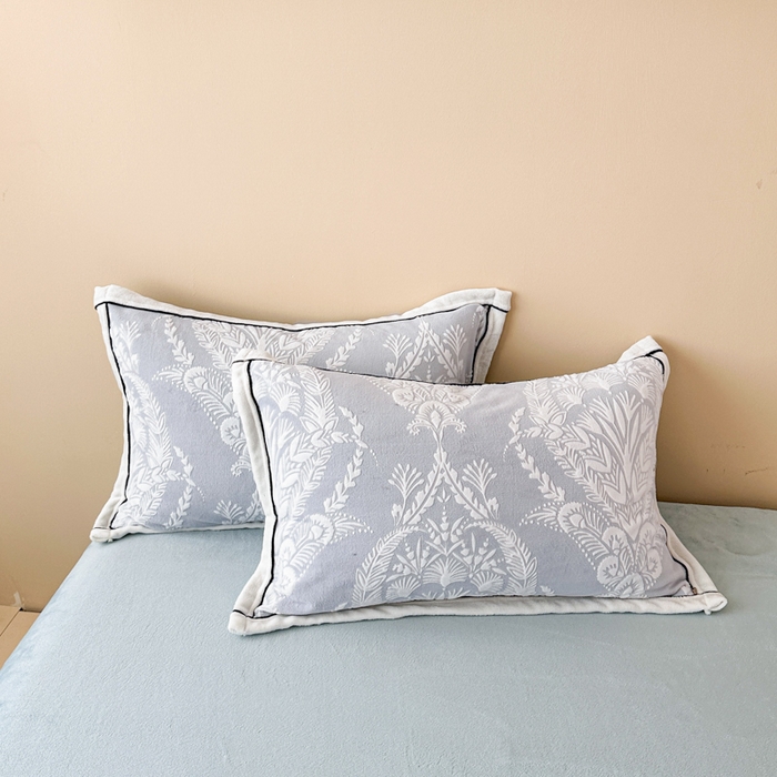 91家纺网 家纺一手货源 找家纺 懒猫家纺 2025新款包边款雕花牛奶绒四件套 法式花园-灰