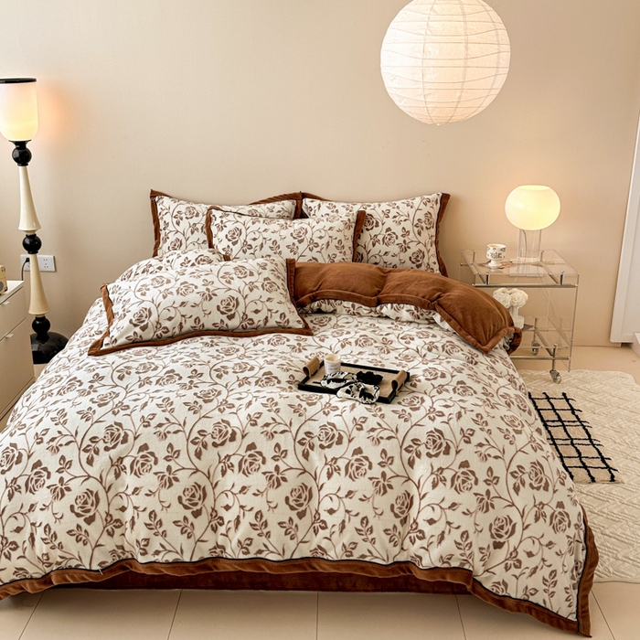 91家纺网 家纺一手货源 找家纺 懒猫家纺 2025新款包边款雕花牛奶绒四件套 繁花町灵