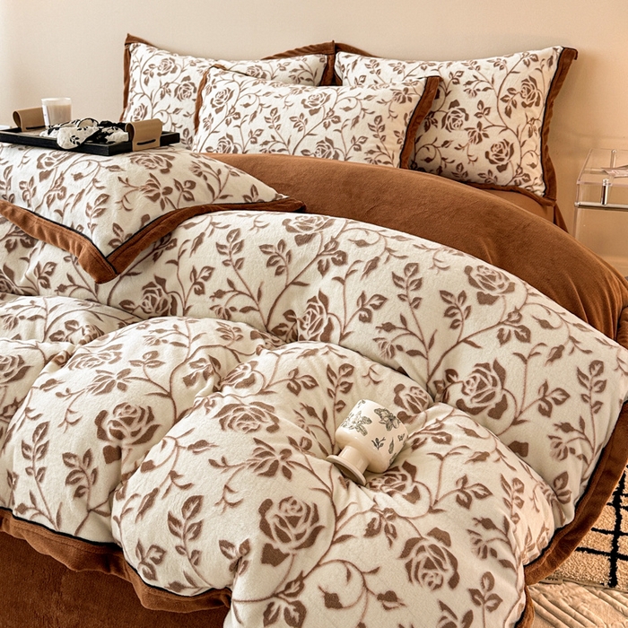 91家纺网 家纺一手货源 找家纺 懒猫家纺 2025新款包边款雕花牛奶绒四件套 繁花町灵