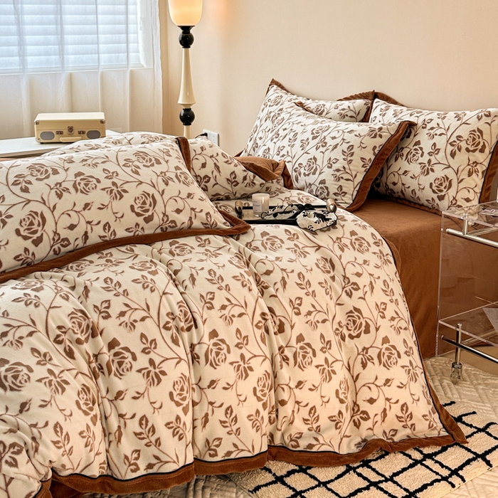 91家纺网 家纺一手货源 找家纺 懒猫家纺 2025新款包边款雕花牛奶绒四件套 繁花町灵