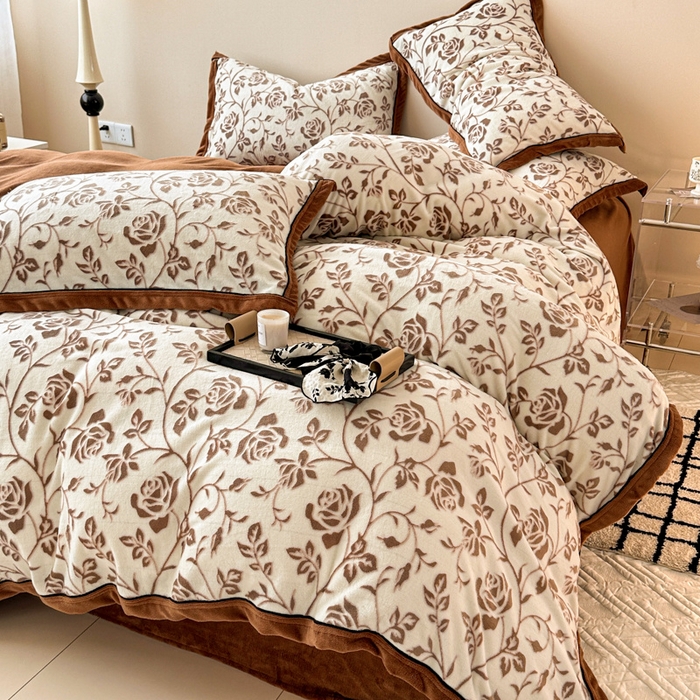 91家纺网 家纺一手货源 找家纺 懒猫家纺 2025新款包边款雕花牛奶绒四件套 繁花町灵