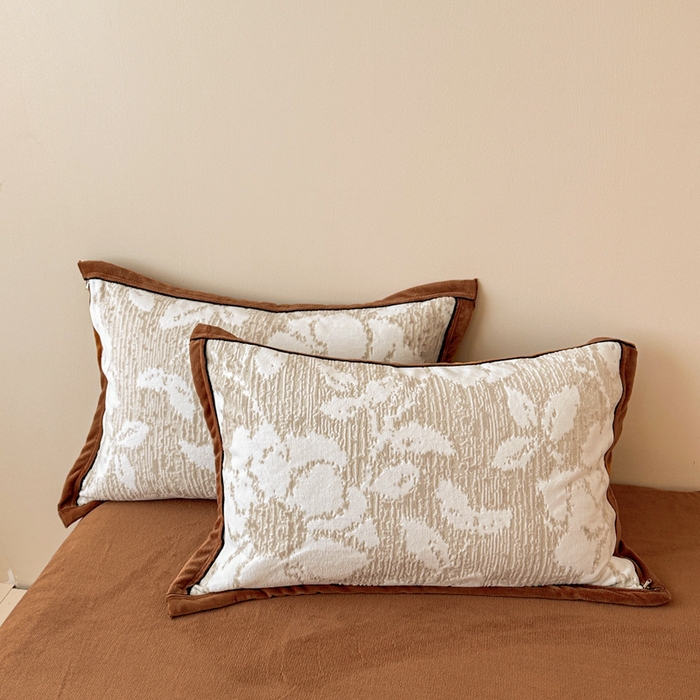 91家纺网 家纺一手货源 找家纺 懒猫家纺 2025新款包边款雕花牛奶绒四件套 花暖漫漫