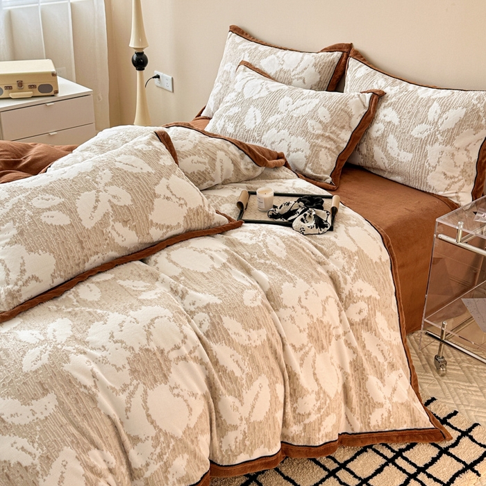 91家纺网 家纺一手货源 找家纺 懒猫家纺 2025新款包边款雕花牛奶绒四件套 花暖漫漫