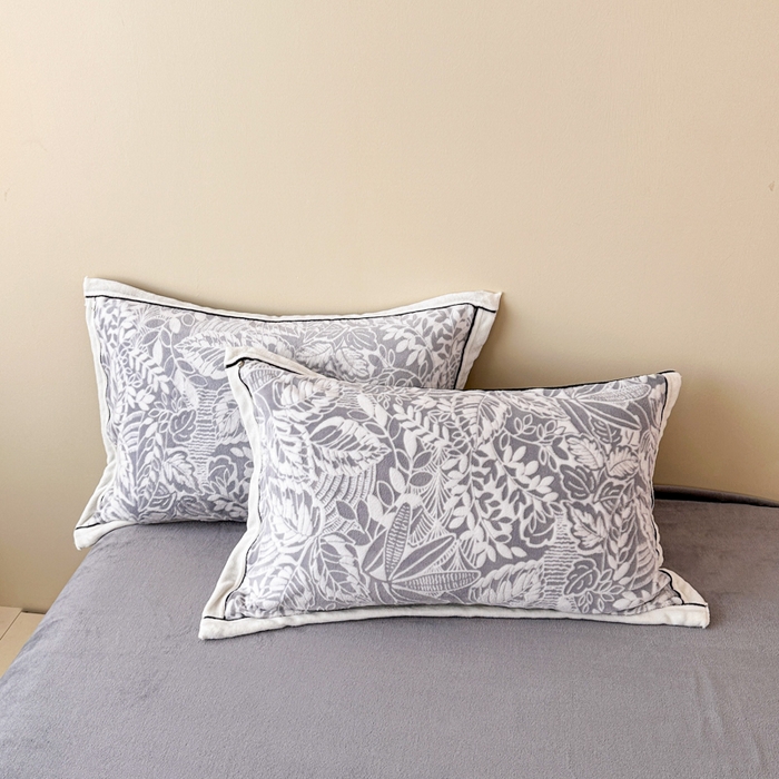 91家纺网 家纺一手货源 找家纺 懒猫家纺 2025新款包边款雕花牛奶绒四件套 花叶朦胧