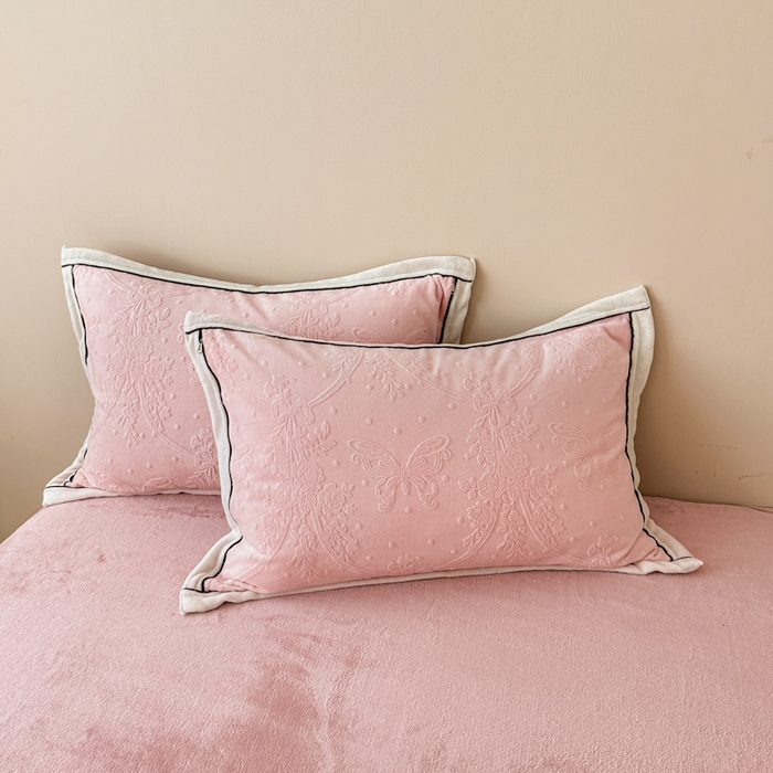 91家纺网 家纺一手货源 找家纺 懒猫家纺 2025新款包边款雕花牛奶绒四件套 花意迷离