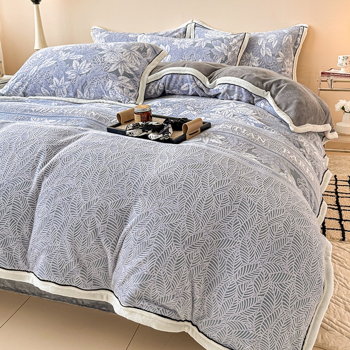 91家纺网 家纺一手货源 找家纺 懒猫家纺 2025新款包边款雕花牛奶绒四件套 镜花世界