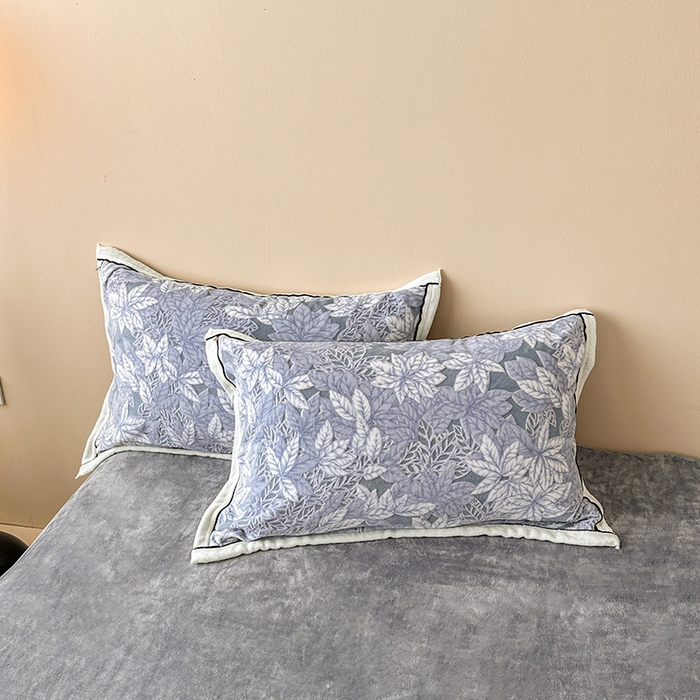 91家纺网 家纺一手货源 找家纺 懒猫家纺 2025新款包边款雕花牛奶绒四件套 镜花世界