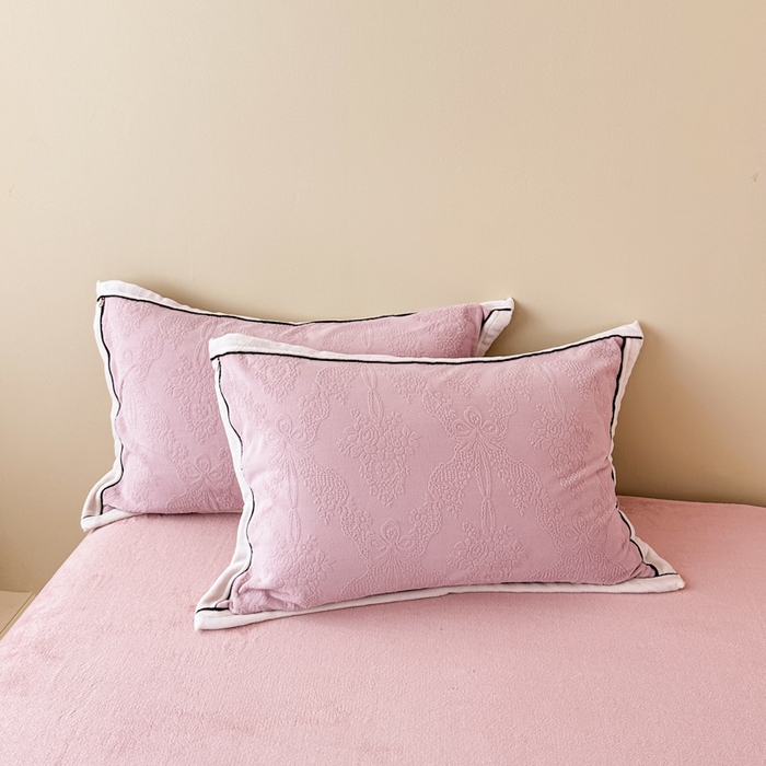 91家纺网 家纺一手货源 找家纺 懒猫家纺 2025新款包边款雕花牛奶绒四件套 浪漫仲夏