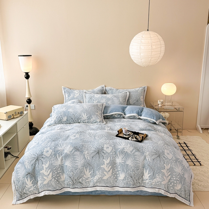 懒猫家纺 2025新款包边款雕花牛奶绒四件套 清风徐来