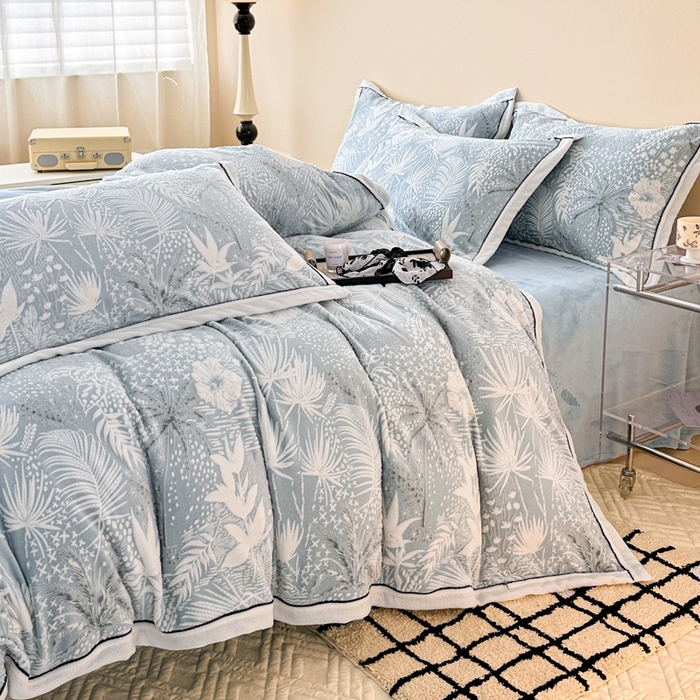 91家纺网 家纺一手货源 找家纺 懒猫家纺 2025新款包边款雕花牛奶绒四件套 清风徐来