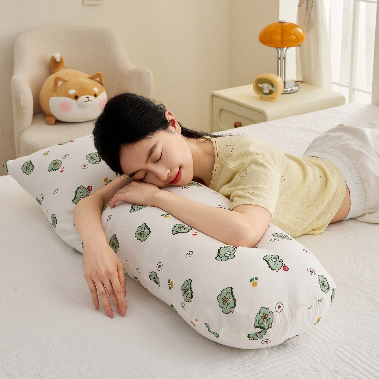 91家纺网 家纺一手货源 找家纺 乐可 2025新款亲肤柔软全棉纯棉纱布抱枕 全棉纱布抱枕-BB1小奶龙白