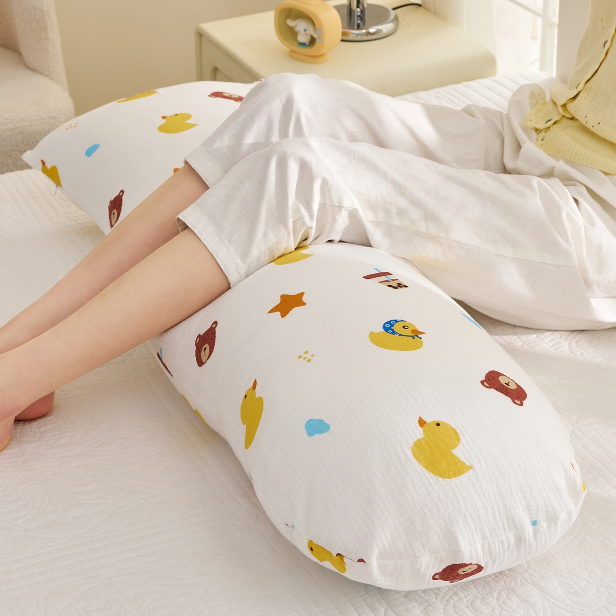 91家纺网 家纺一手货源 找家纺 乐可 2025新款亲肤柔软全棉纯棉纱布抱枕 全棉纱布抱枕-BB1小熊黄鸭