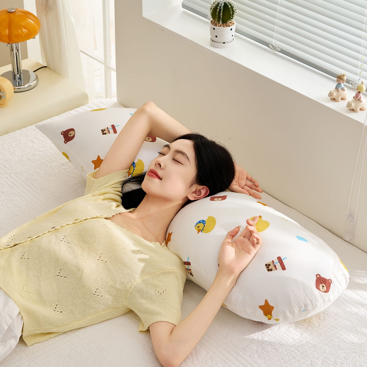 91家纺网 家纺一手货源 找家纺 乐可 2025新款亲肤柔软全棉纯棉纱布抱枕 全棉纱布抱枕-BB1小熊黄鸭