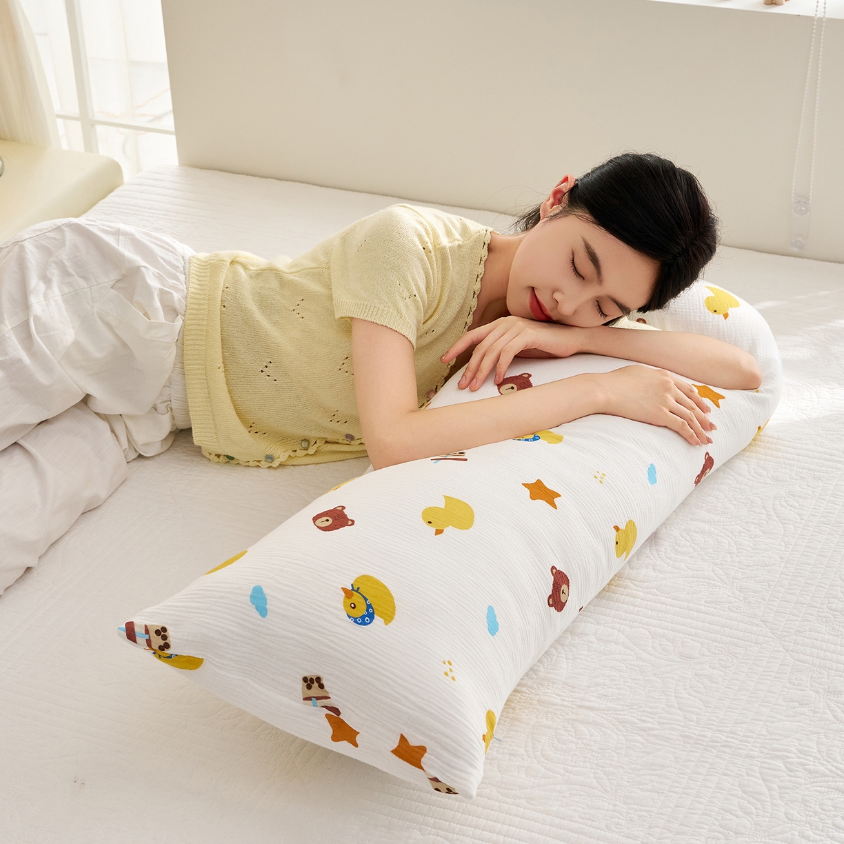 91家纺网 家纺一手货源 找家纺 乐可 2025新款亲肤柔软全棉纯棉纱布抱枕 全棉纱布抱枕-BB1小熊黄鸭