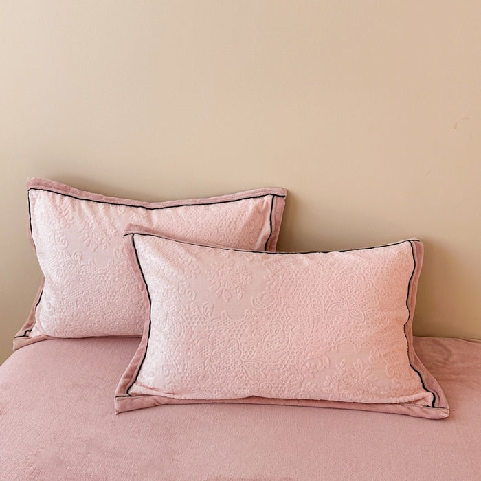 91家纺网 家纺一手货源 找家纺 懒猫家纺 2025新款包边款雕花牛奶绒四件套 夏日晴风