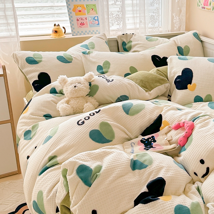 91家纺网 家纺一手货源 找家纺 （总）懒猫家纺 2025新款印花牛奶绒雕花四件套