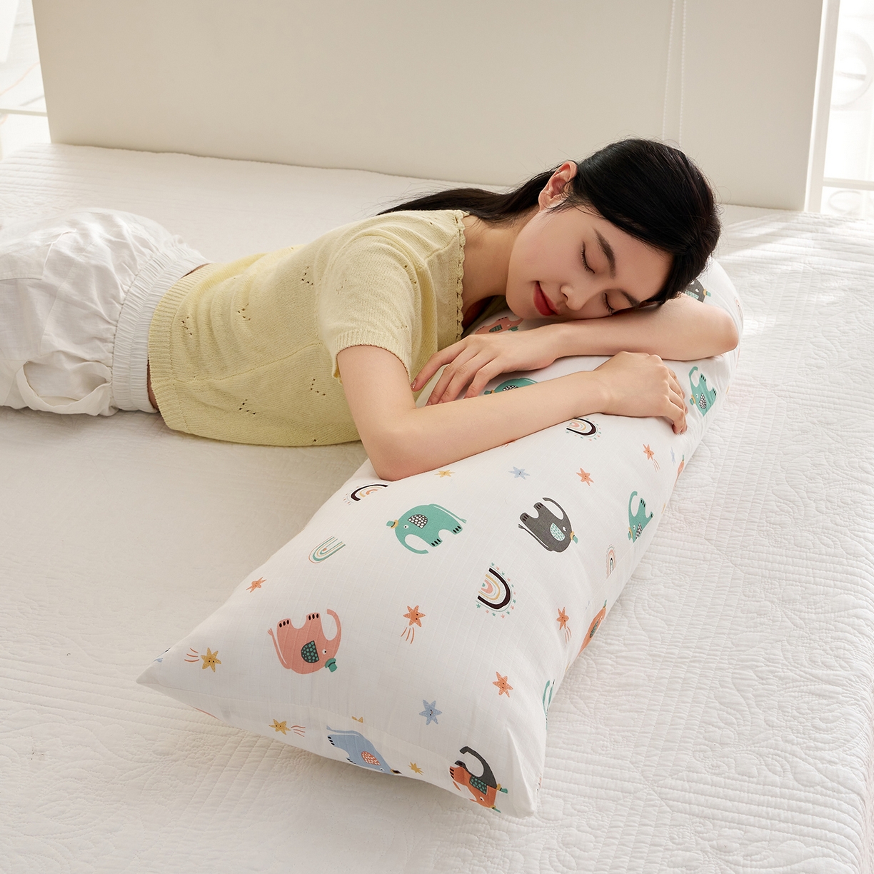 91家纺网 家纺一手货源 找家纺 乐可 2025新款全棉纯棉双层纱抱枕 全棉双层纱抱枕-BC1礼帽小象白