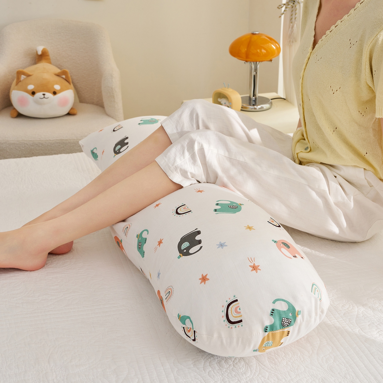 91家纺网 家纺一手货源 找家纺 乐可 2025新款全棉纯棉双层纱抱枕 全棉双层纱抱枕-BC1礼帽小象白