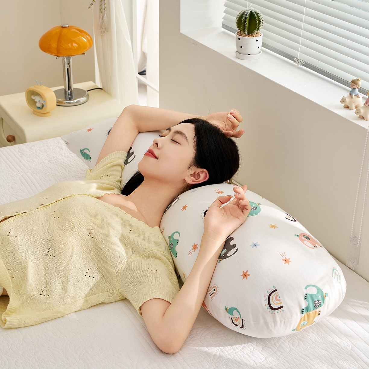 91家纺网 家纺一手货源 找家纺 乐可 2025新款全棉纯棉双层纱抱枕 全棉双层纱抱枕-BC1礼帽小象白