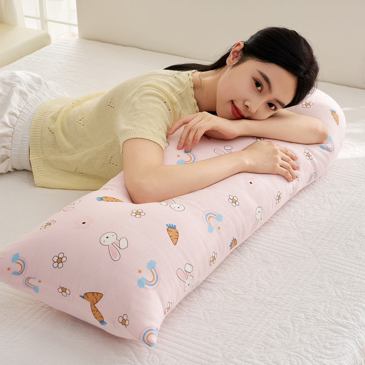 91家纺网 家纺一手货源 找家纺 乐可 2025新款全棉纯棉双层纱抱枕 全棉双层纱抱枕-BC1萝卜兔粉