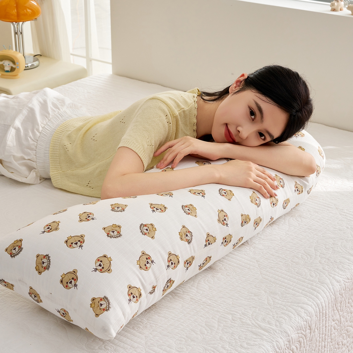 91家纺网 家纺一手货源 找家纺 乐可 2025新款全棉纯棉双层纱抱枕 全棉双层纱抱枕-BC1小熊王子白