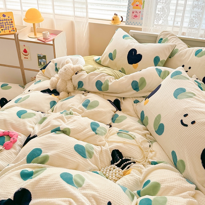 91家纺网 家纺一手货源 找家纺 （总）懒猫家纺 2025新款印花牛奶绒雕花四件套