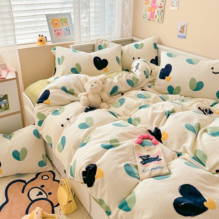 91家纺网 家纺一手货源 找家纺 （总）懒猫家纺 2025新款印花牛奶绒雕花四件套