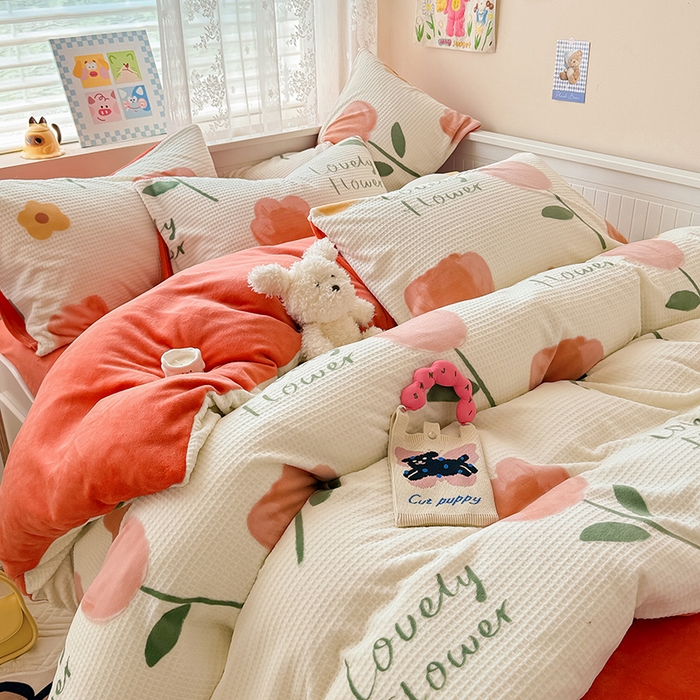 91家纺网 家纺一手货源 找家纺 懒猫家纺 2025新款印花牛奶绒雕花四件套 爱意花开