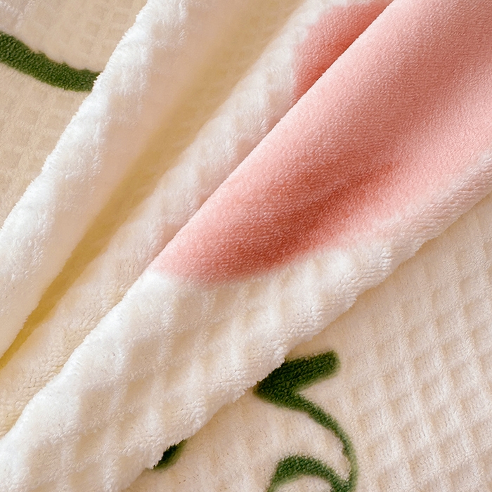 91家纺网 家纺一手货源 找家纺 懒猫家纺 2025新款印花牛奶绒雕花四件套 爱意花开