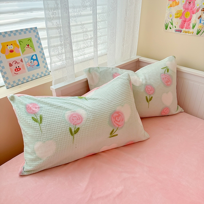 91家纺网 家纺一手货源 找家纺 懒猫家纺 2025新款印花牛奶绒雕花四件套 花香迷人