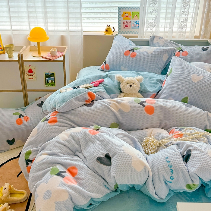 91家纺网 家纺一手货源 找家纺 懒猫家纺 2025新款印花牛奶绒雕花四件套 那些花儿