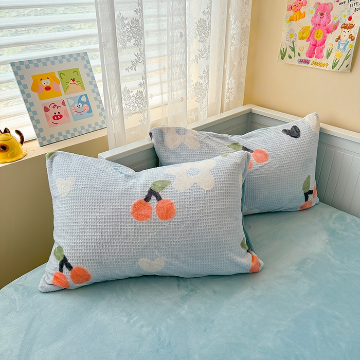 91家纺网 家纺一手货源 找家纺 懒猫家纺 2025新款印花牛奶绒雕花四件套 那些花儿