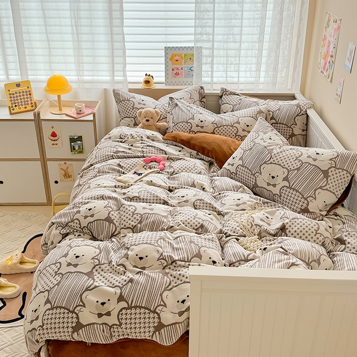 懒猫家纺 2025新款印花牛奶绒雕花四件套 奇趣小熊