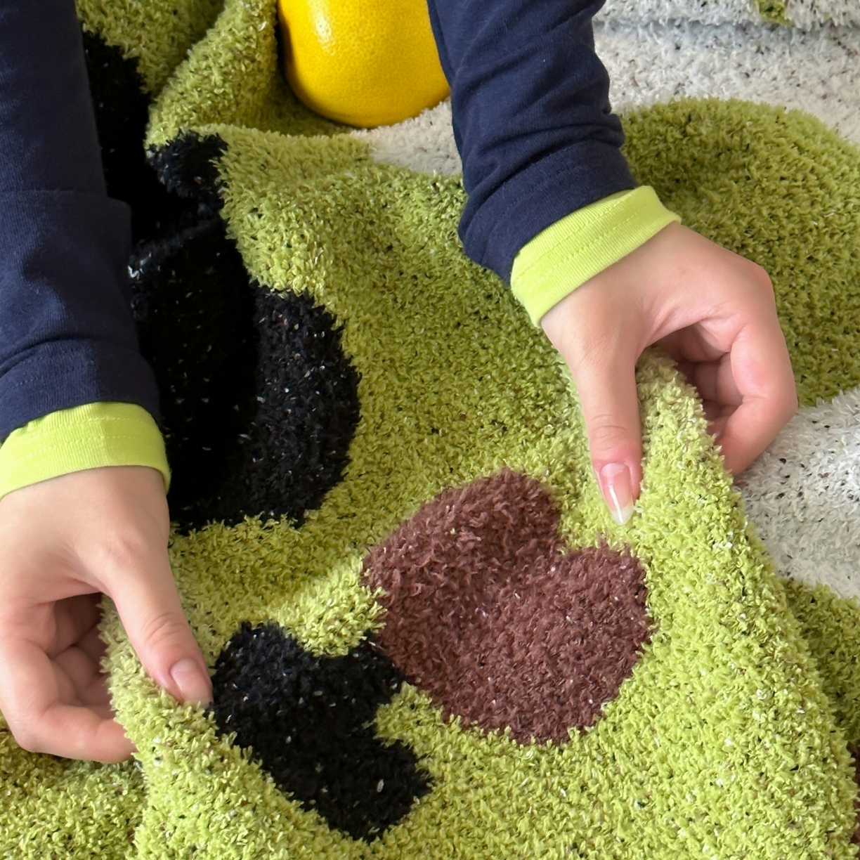 91家纺网 家纺一手货源 找家纺 觅糖家纺 2025新款卡通半边绒毛毯毯子系列 漫步小狗