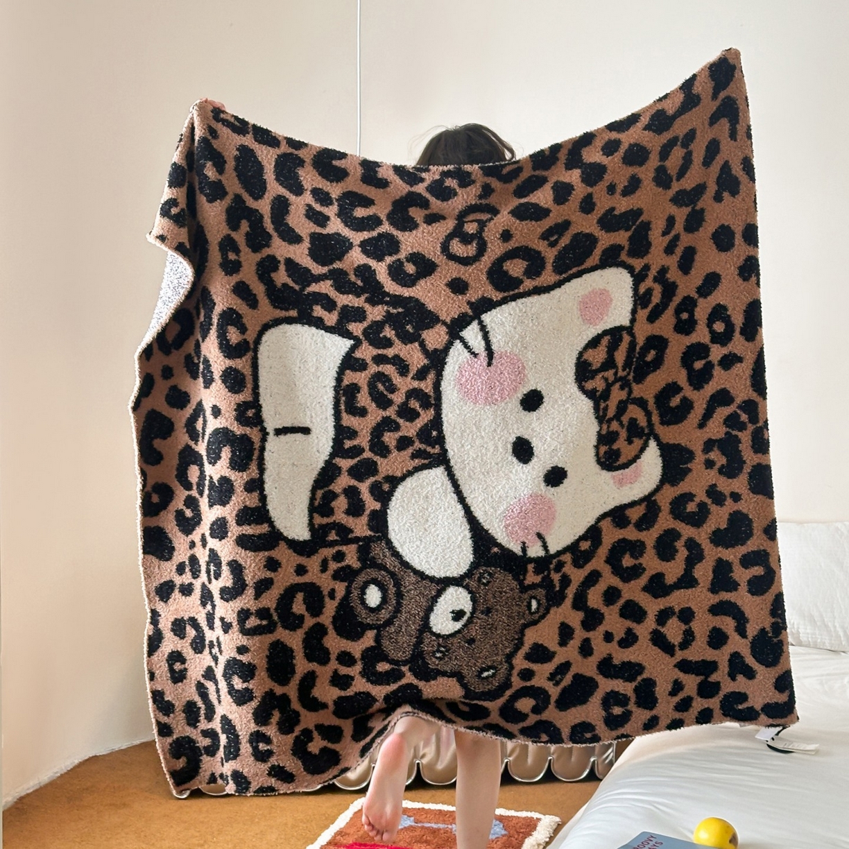 91家纺网 家纺一手货源 找家纺 觅糖家纺 2025新款卡通半边绒毛毯毯子系列 豹纹kitty