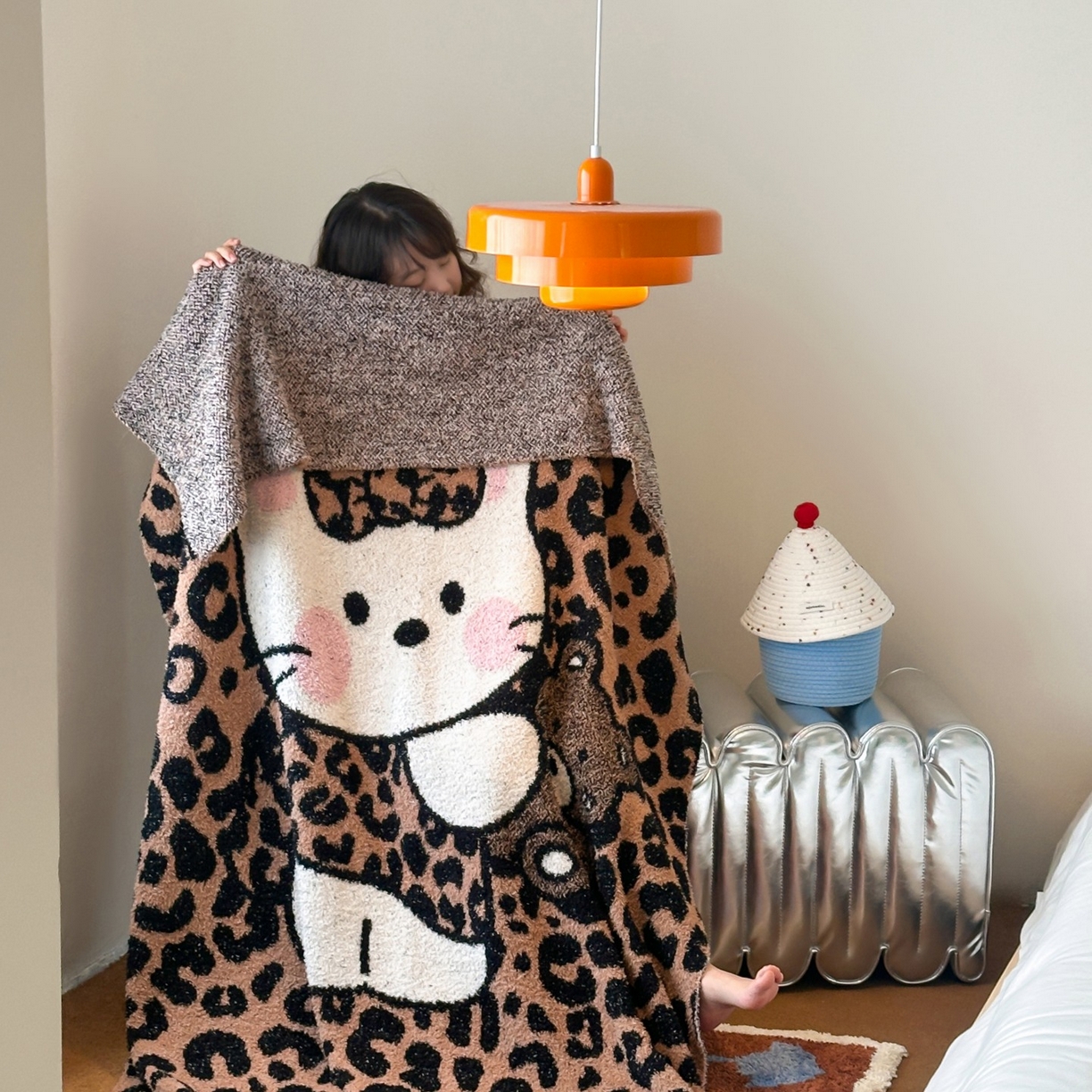 91家纺网 家纺一手货源 找家纺 觅糖家纺 2025新款卡通半边绒毛毯毯子系列 豹纹kitty