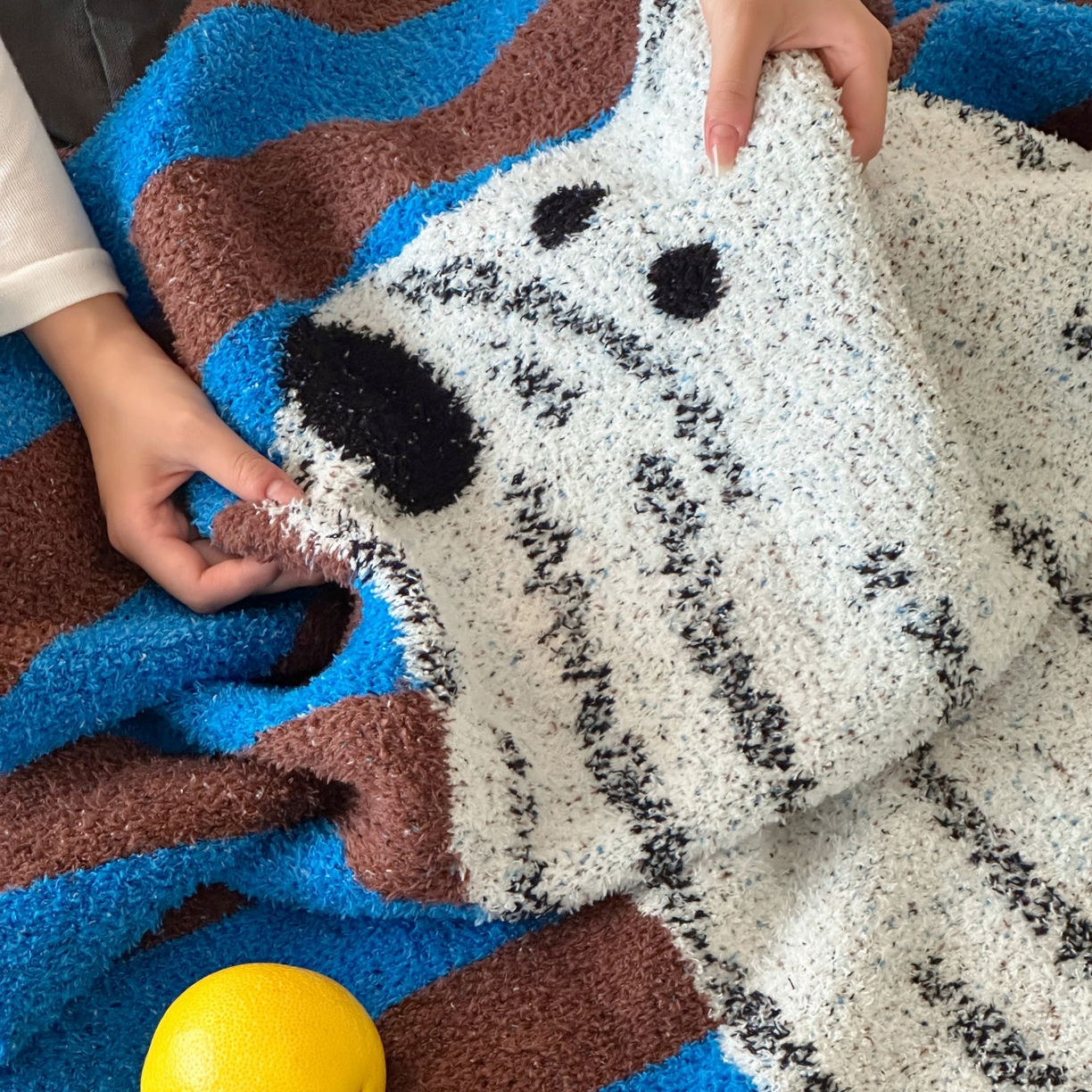 91家纺网 家纺一手货源 找家纺 觅糖家纺 2025新款卡通半边绒毛毯毯子系列 潦草小狗