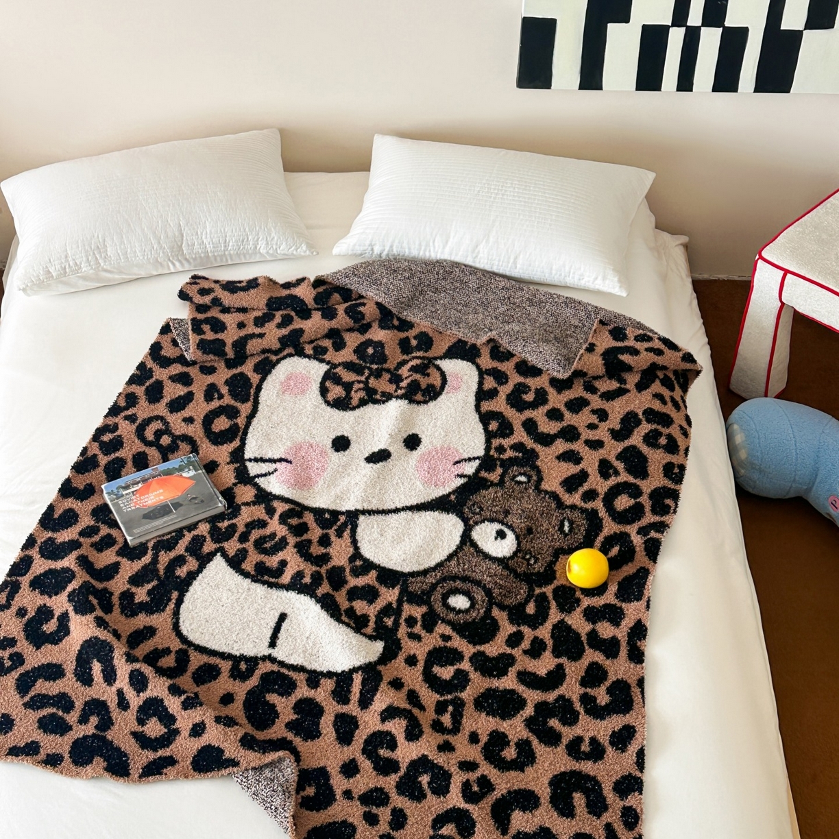 91家纺网 家纺一手货源 找家纺 觅糖家纺 2025新款卡通半边绒毛毯毯子系列 豹纹kitty