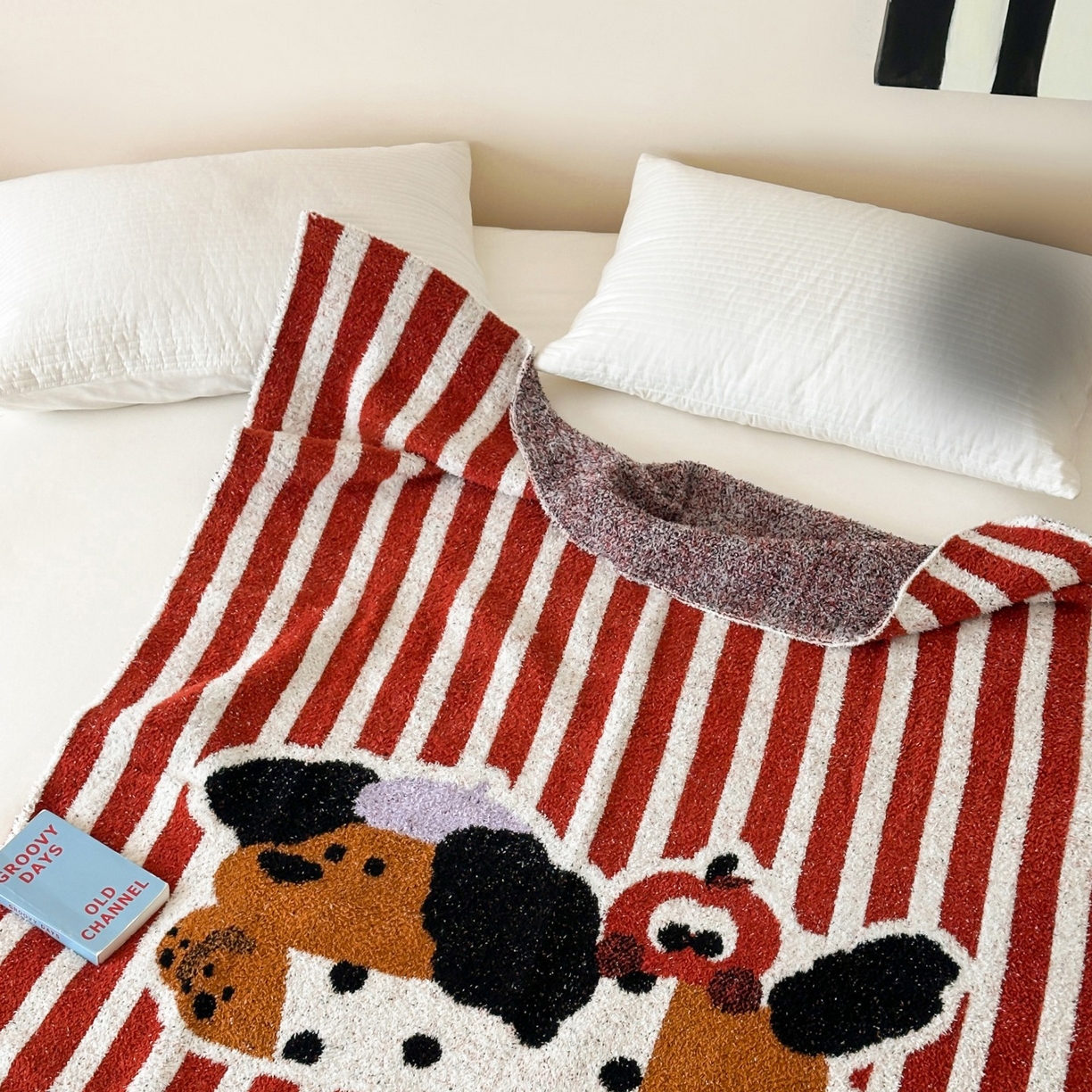 91家纺网 家纺一手货源 找家纺 觅糖家纺 2025新款卡通半边绒毛毯毯子系列 条纹小狗