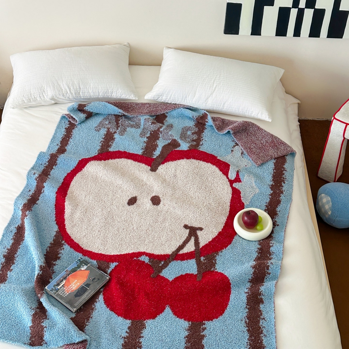 91家纺网 家纺一手货源 找家纺 觅糖家纺 2025新款卡通半边绒毛毯毯子系列 樱桃苹果