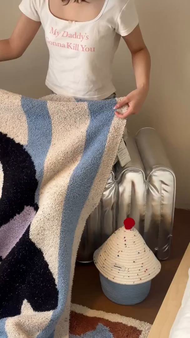 91家纺网 家纺一手货源 找家纺 觅糖家纺 2025新款卡通半边绒毛毯毯子系列 快乐企鹅