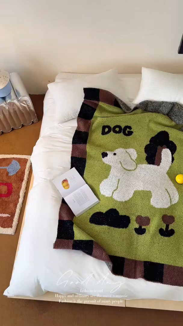 91家纺网 家纺一手货源 找家纺 觅糖家纺 2025新款卡通半边绒毛毯毯子系列 漫步小狗