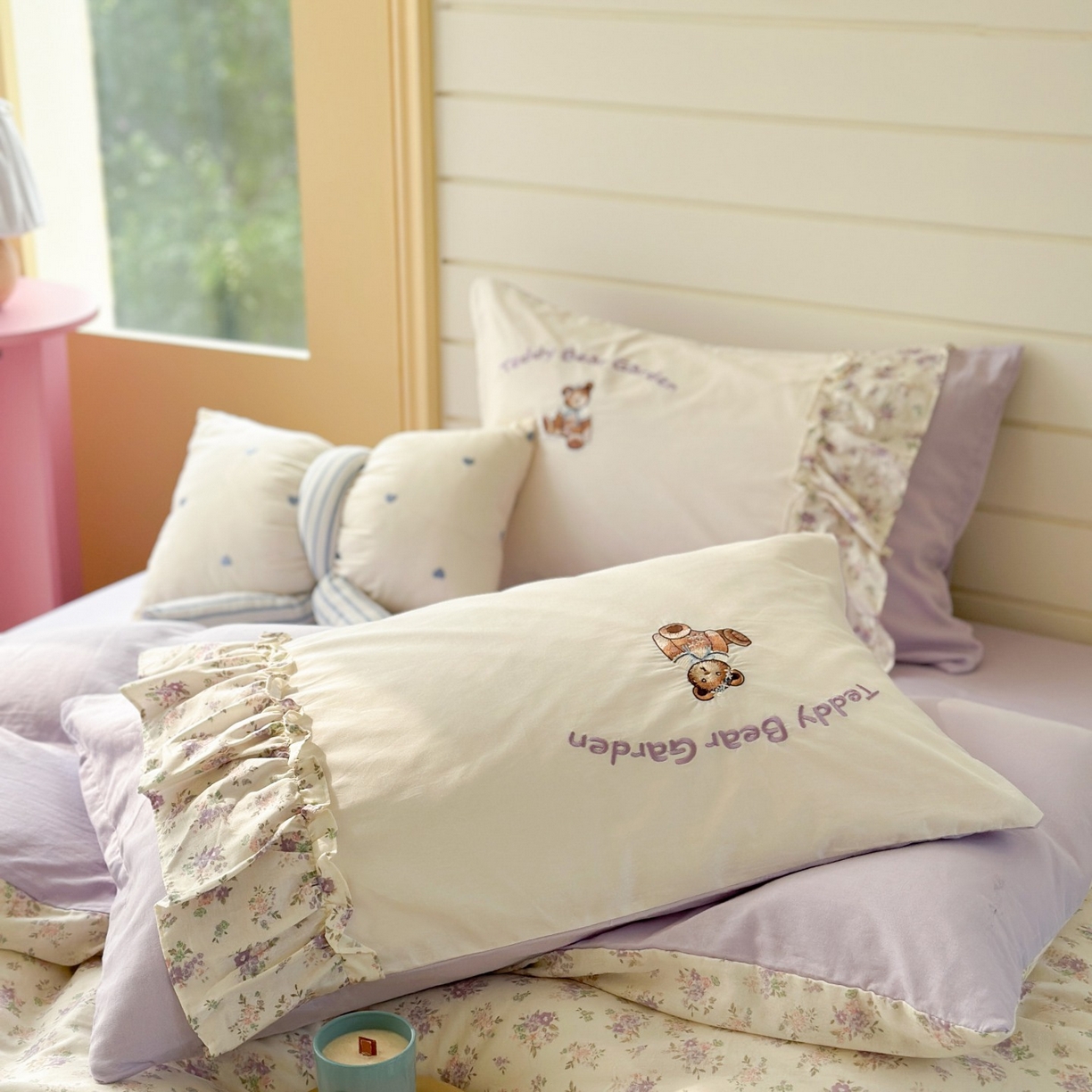 91家纺网 家纺一手货源 找家纺 觅糖家纺 2025新款双层纱刺绣花边四件套系列 花园小熊