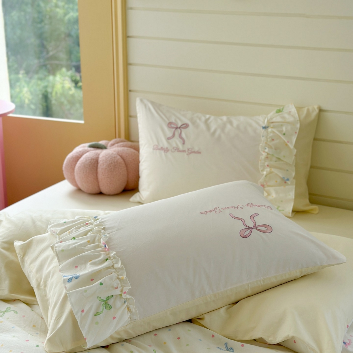 91家纺网 家纺一手货源 找家纺 觅糖家纺 2025新款双层纱刺绣花边四件套系列 雾中蝶舞