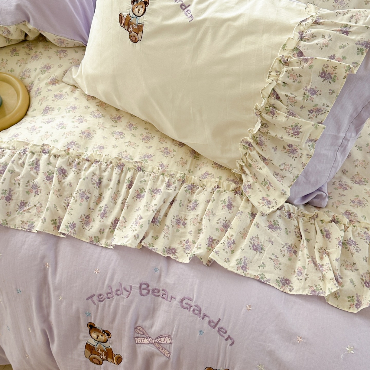 91家纺网 家纺一手货源 找家纺 觅糖家纺 2025新款双层纱刺绣花边四件套系列 花园小熊