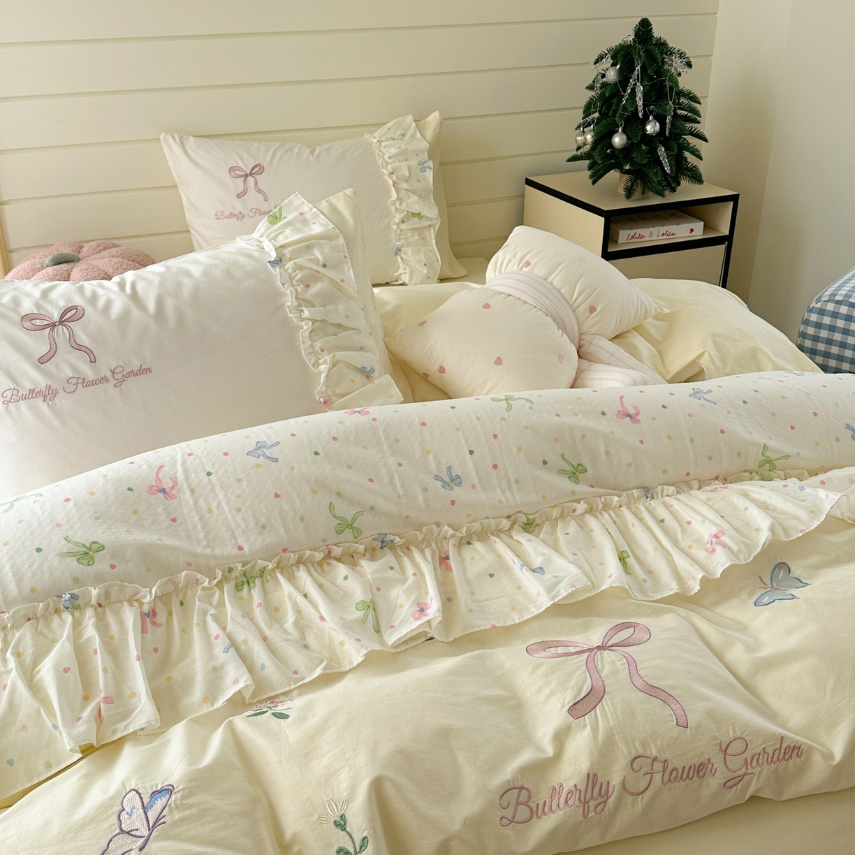 91家纺网 家纺一手货源 找家纺 觅糖家纺 2025新款双层纱刺绣花边四件套系列 雾中蝶舞