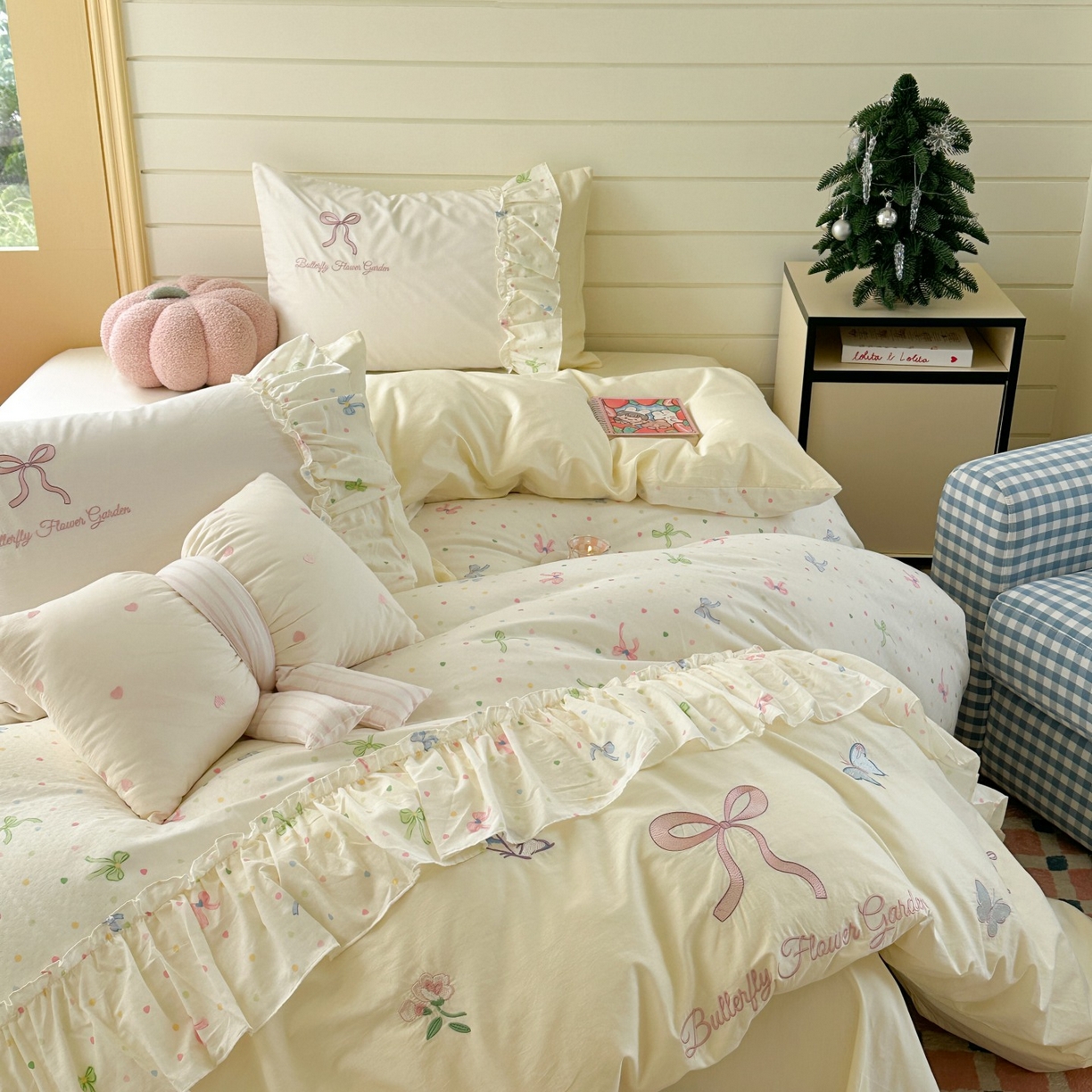 91家纺网 家纺一手货源 找家纺 觅糖家纺 2025新款双层纱刺绣花边四件套系列 雾中蝶舞