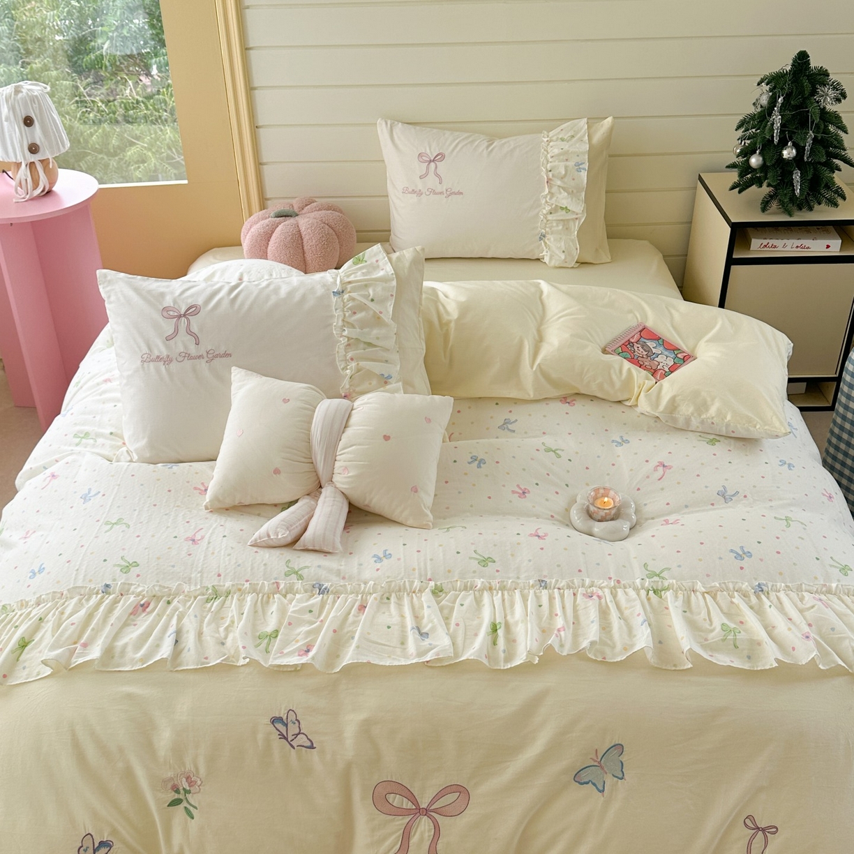 91家纺网 家纺一手货源 找家纺 觅糖家纺 2025新款双层纱刺绣花边四件套系列 雾中蝶舞